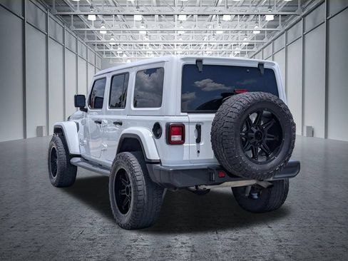 Used 2019 Jeep Wrangler Unlimited Sahara w/ Uconnect 4C Nav & Sound Group AWD/4WD image 8