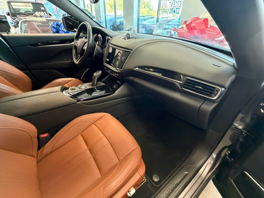 Used 2023 Maserati Levante GT AWD/4WD image 47