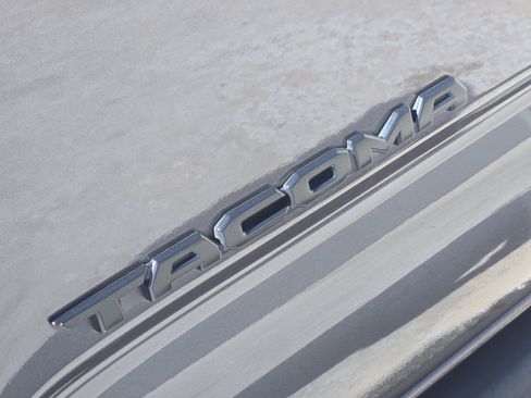 Used 2020 Toyota Tacoma SR5 image 13