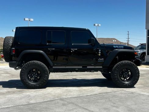 Used 2024 Jeep Wrangler Unlimited AWD/4WD image 10
