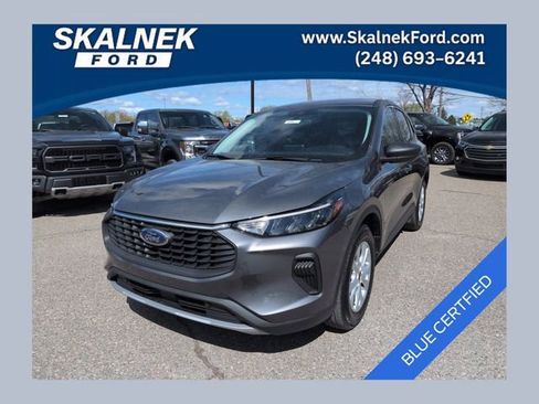Used 2023 Ford Escape Active w/ Cold Weather Package FWD image 1