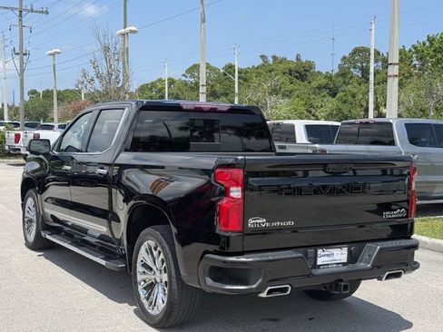 Used 2023 Chevrolet Silverado 1500 High Country w/ High Country Premium Package AWD/4WD image 2