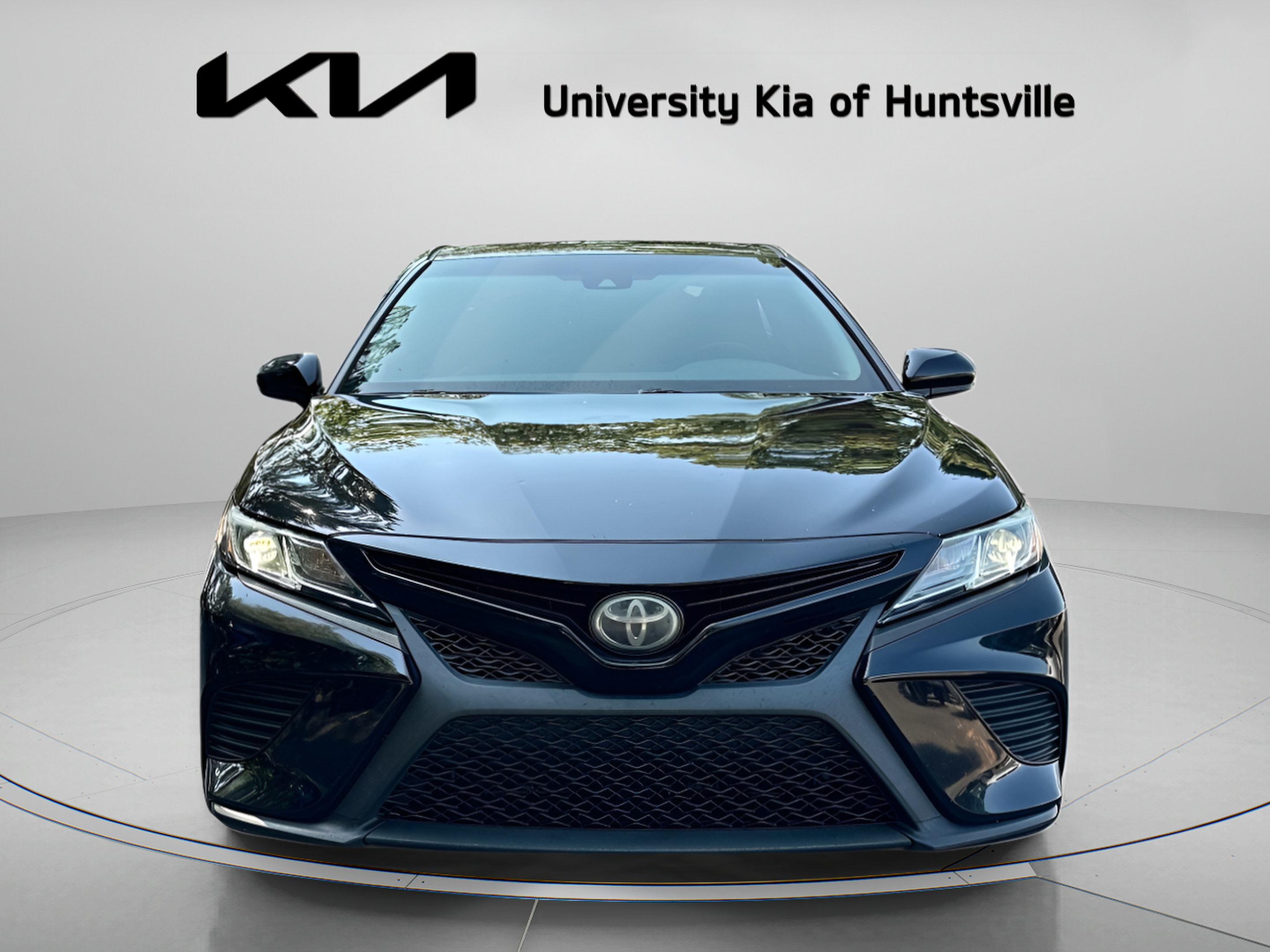 Used 2020 Toyota Camry SE FWD image 3