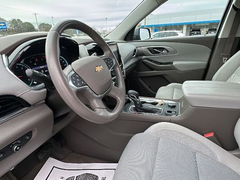 Used 2021 Chevrolet Traverse LT image 11