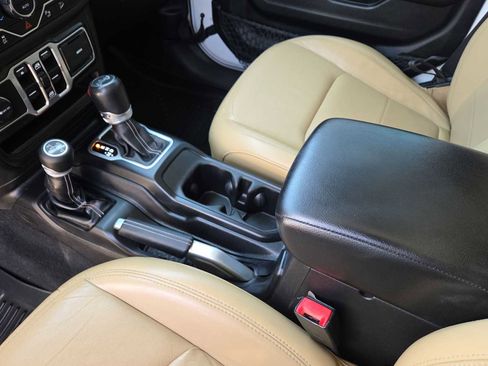 Used 2018 Jeep Wrangler Unlimited Sahara AWD/4WD image 20