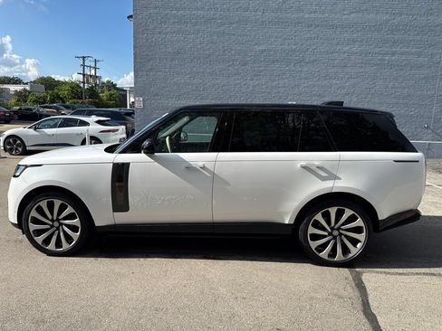 Used 2024 Land Rover Range Rover SV AWD/4WD image 2