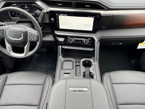 New 2026 GMC Sierra 2500 Denali w/ Denali Reserve Package image 15