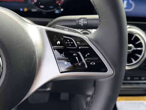 New 2026 Mercedes-Benz GLB 250 image 18