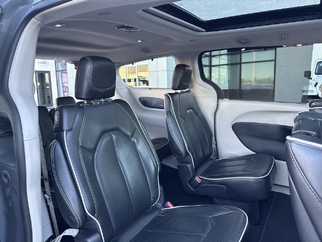 Used 2023 Chrysler Pacifica Limited w/ Uconnect Theater Family Group AWD/4WD image 16
