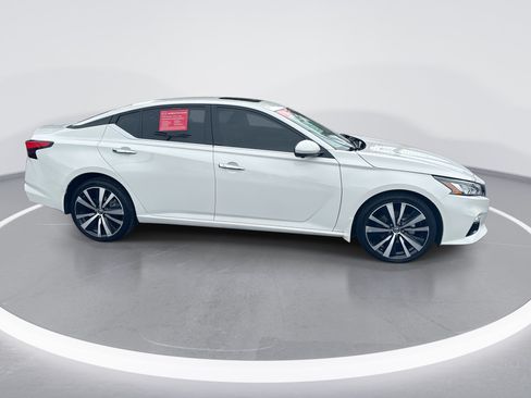 Used 2021 Nissan Altima 2.5 Platinum AWD/4WD image 3