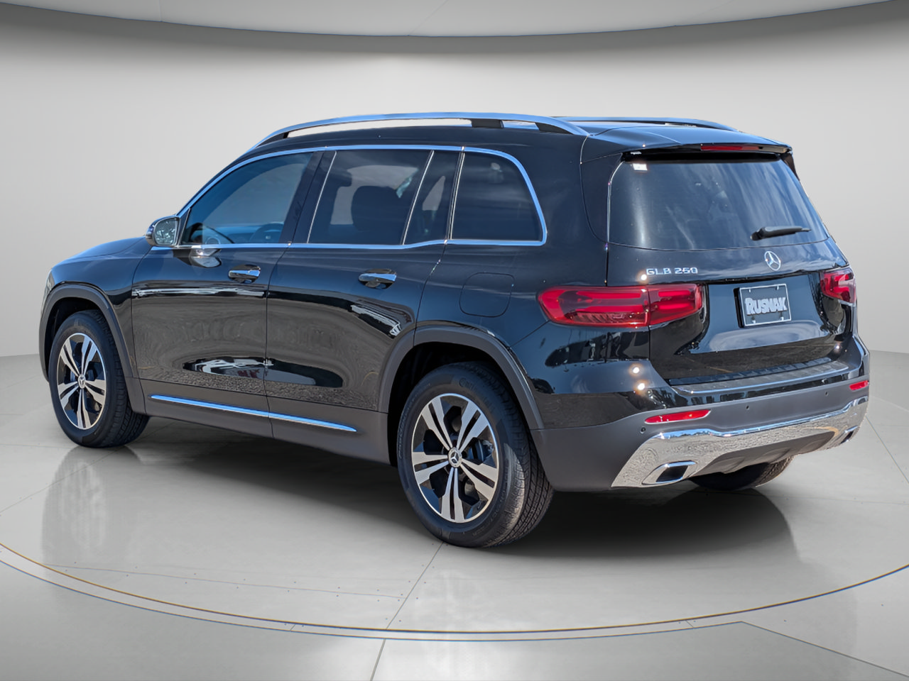 New 2026 Mercedes-Benz GLB 250 image 2