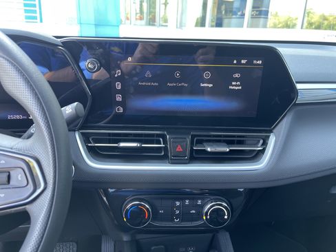 Used 2025 Chevrolet TrailBlazer LT image 28