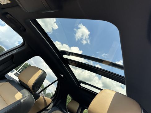 Used 2022 Chevrolet Equinox Premier FWD image 33