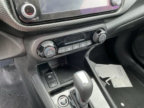 Used 2022 Nissan Kicks SV w/ Interior Electronics Package FWD image 23