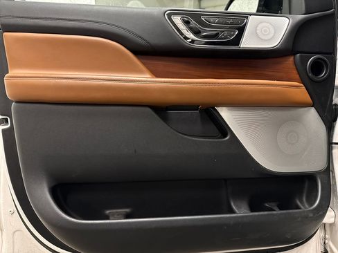 Used 2018 Lincoln Navigator L Reserve w/ Technology Package image 24