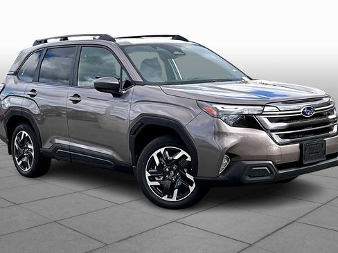 Used 2025 Subaru Forester Premium AWD/4WD image 2