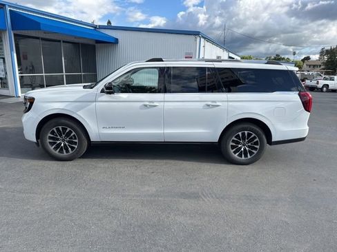 Used 2025 Ford Expedition Max Platinum AWD/4WD image 2