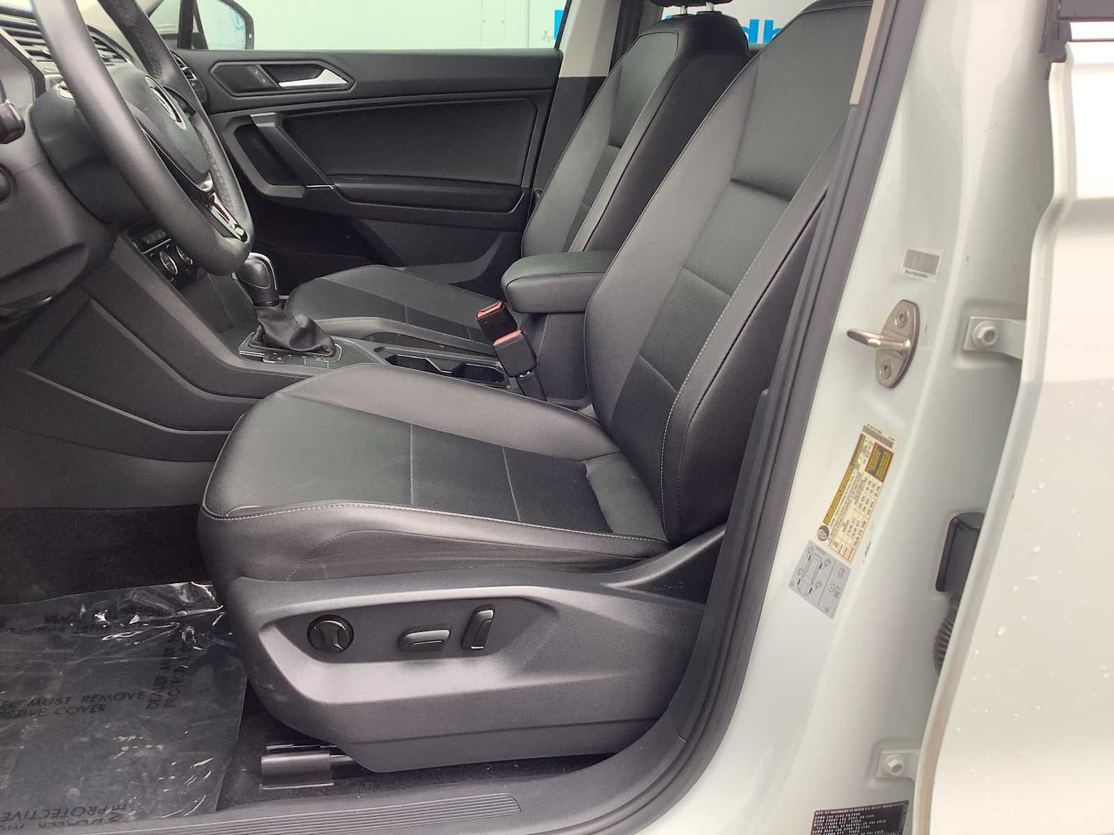 Used 2020 Volkswagen Tiguan SE FWD image 3