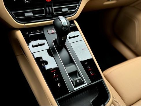 New 2026 Porsche Macan image 27