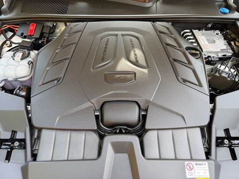 Used 2024 Porsche Cayenne Turbo GT image 9