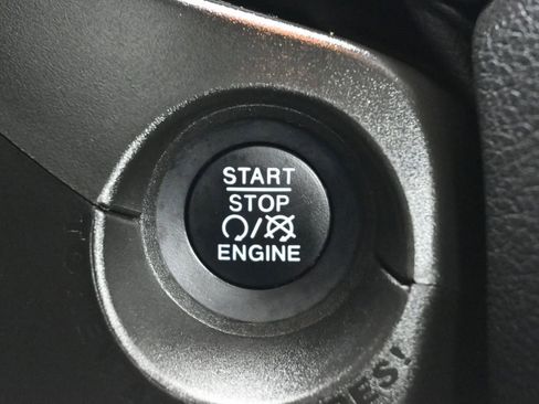 Used 2020 Jeep Renegade Limited w/ UConnect 8.4 Nav Group image 8