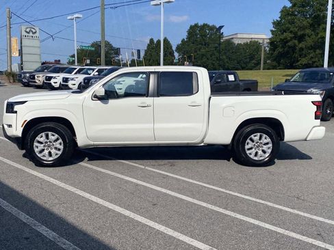 Used 2024 Nissan Frontier SV w/ Technology Package image 2