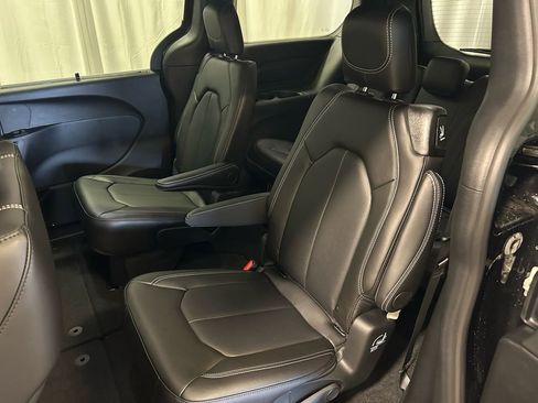 New 2026 Chrysler Pacifica Select image 19