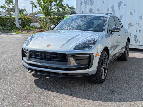 Used 2025 Porsche Macan Turbo AWD/4WD image 7