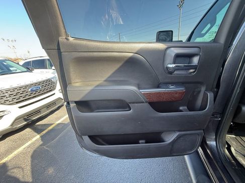 Used 2016 GMC Sierra 2500 SLT w/ Duramax Plus Package image 18