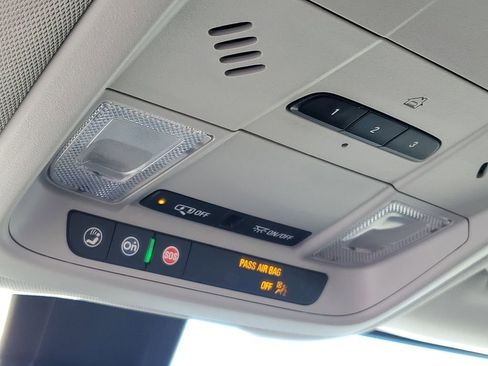 Used 2020 GMC Terrain SLT w/ Preferred Package image 21