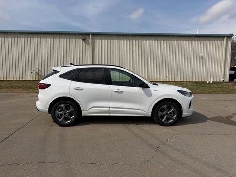 Used 2023 Ford Escape ST-Line image 2