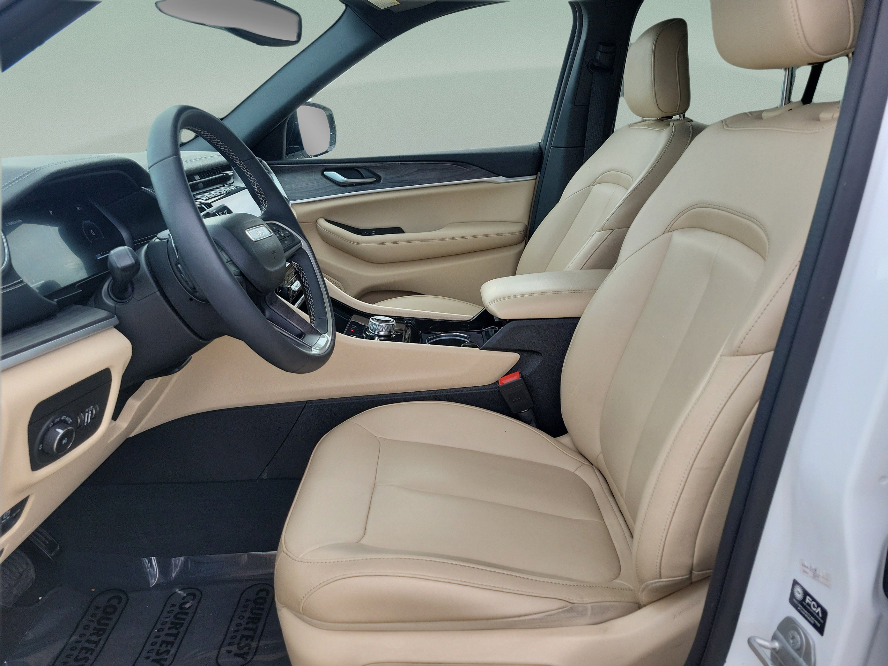Used 2023 Jeep Grand Cherokee Limited AWD/4WD image 16