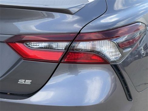 Used 2023 Toyota Camry SE image 6