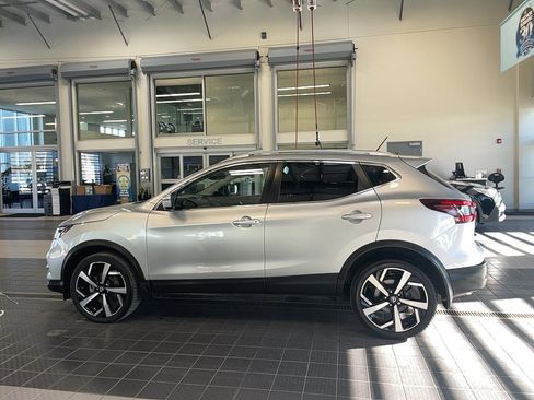 Used 2022 Nissan Rogue Sport SL w/ Premium Package image 4