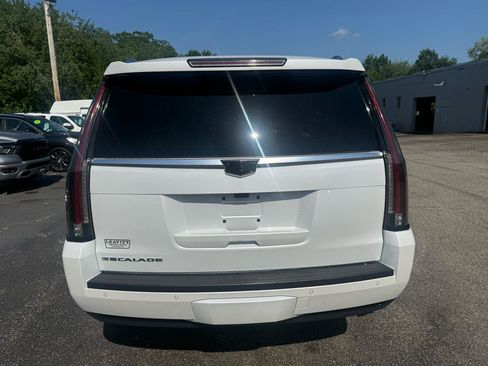 Used 2017 Cadillac Escalade Premium Luxury AWD/4WD image 8
