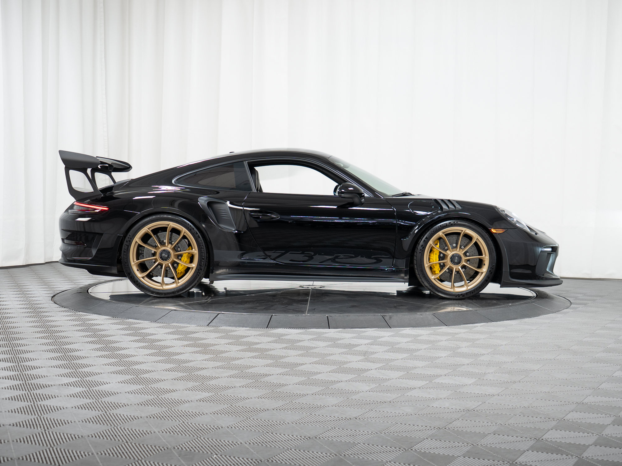 Certified 2019 Porsche 911 GT3 RS RWD image 40