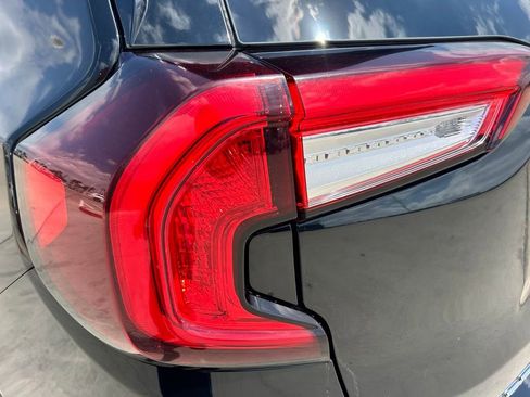 Used 2022 GMC Terrain SLE w/ Driver Convenience Package image 7