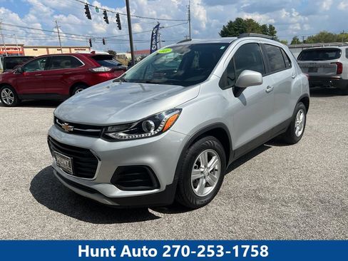 Used 2022 Chevrolet Trax LT w/ LT Convenience Package image 1