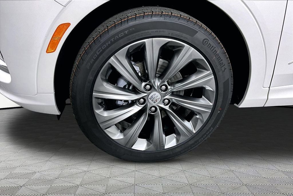 New 2026 Buick Envista Avenir FWD image 12