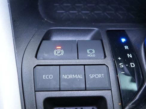 Used 2020 Toyota RAV4 LE image 26