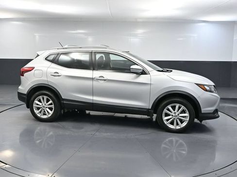 Used 2017 Nissan Rogue Sport SV AWD/4WD image 4