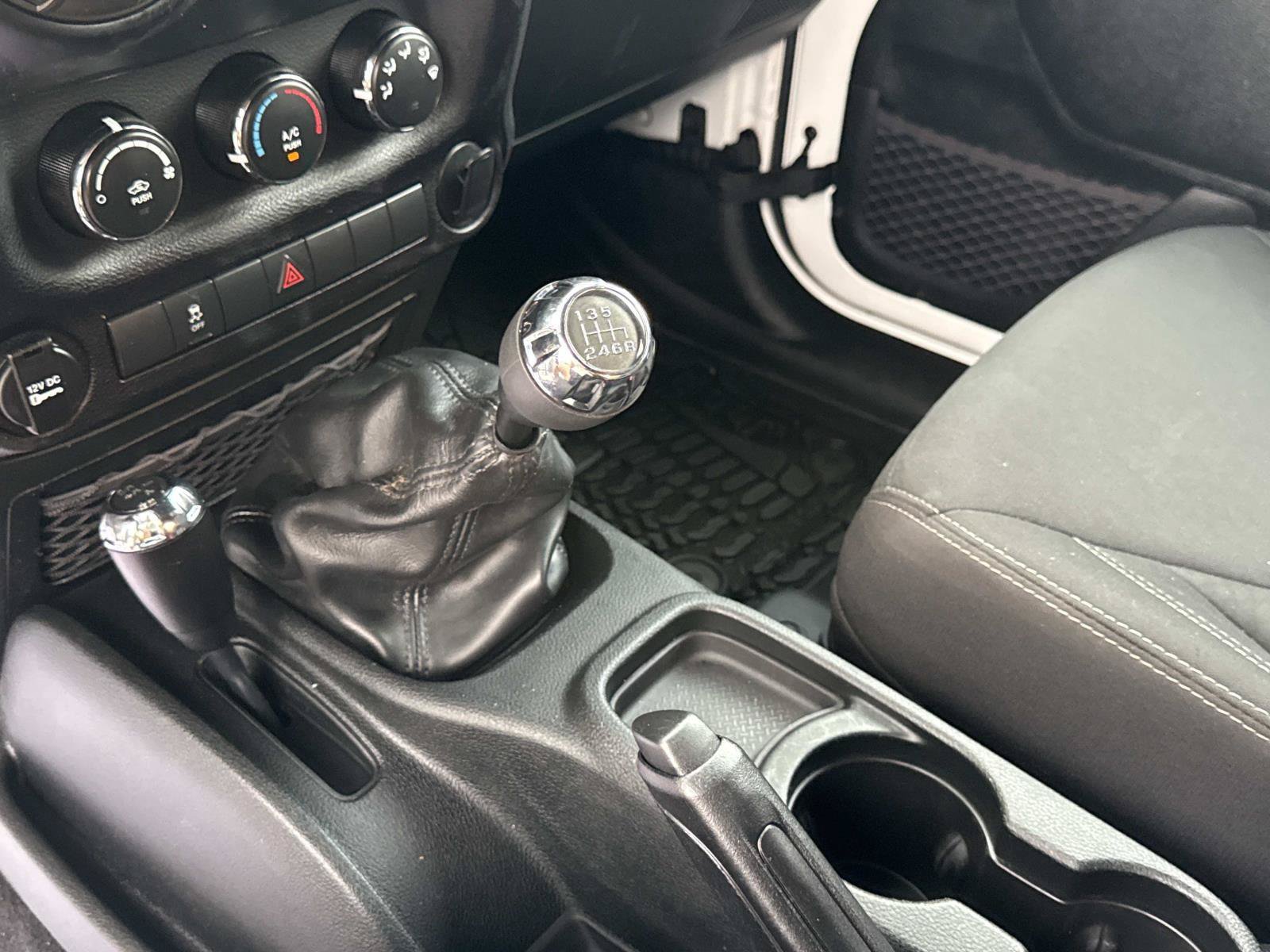 Used 2018 Jeep Wrangler Unlimited Sport AWD/4WD image 31
