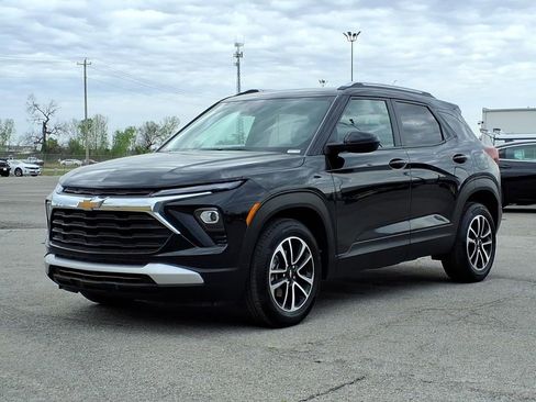 Used 2025 Chevrolet TrailBlazer LT image 3