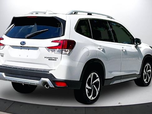Used 2022 Subaru Forester Touring AWD/4WD image 9