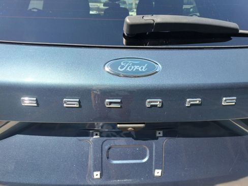 Used 2020 Ford Escape SE image 6