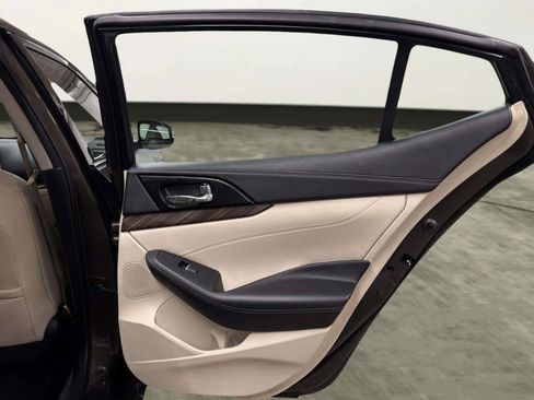 Used 2016 Nissan Maxima Platinum FWD image 18