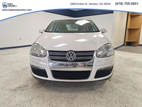 Used 2010 Volkswagen Jetta SE FWD image 2