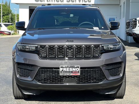 Used 2023 Jeep Grand Cherokee Laredo AWD/4WD image 11