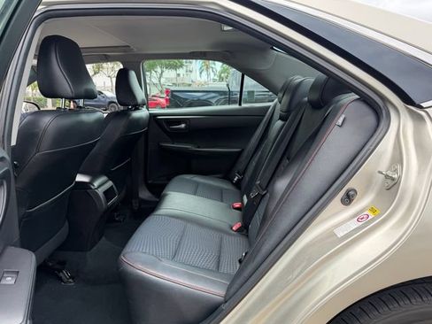 Used 2015 Toyota Camry SE w/ Moonroof Package FWD image 8