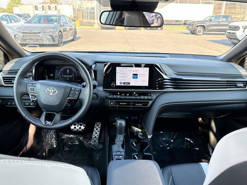 Used 2026 Toyota Camry SE FWD image 14